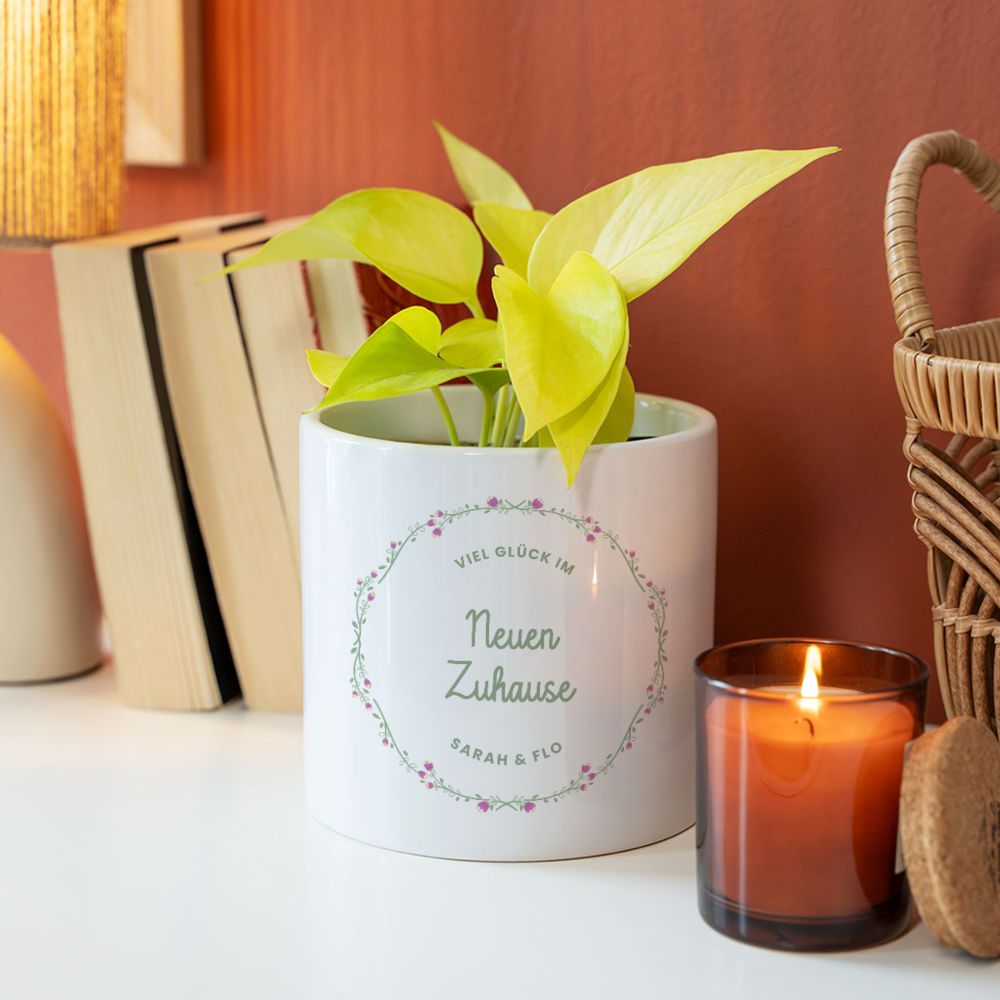 Personalisierbarer Blumentopf mit Text und Kranz