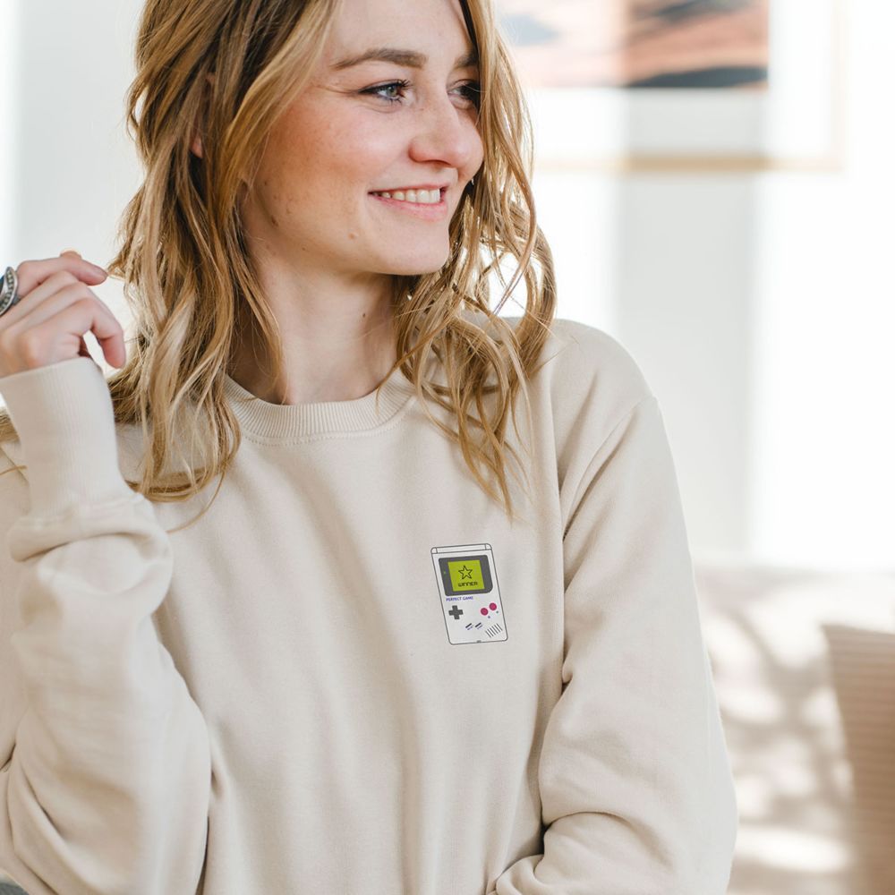 Personalisierbarer Pullover mit Spielkonsole und Namen