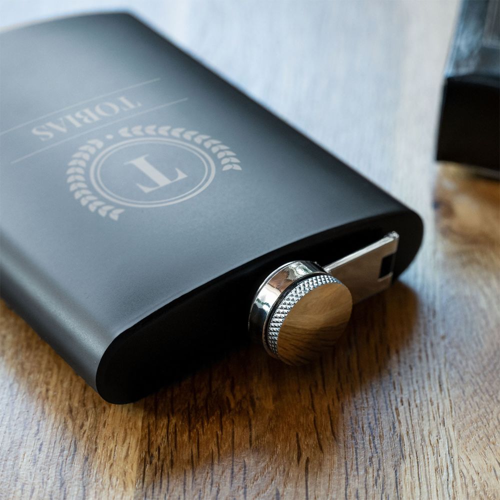 Personalisierbarer Flachmann mit Monogramm