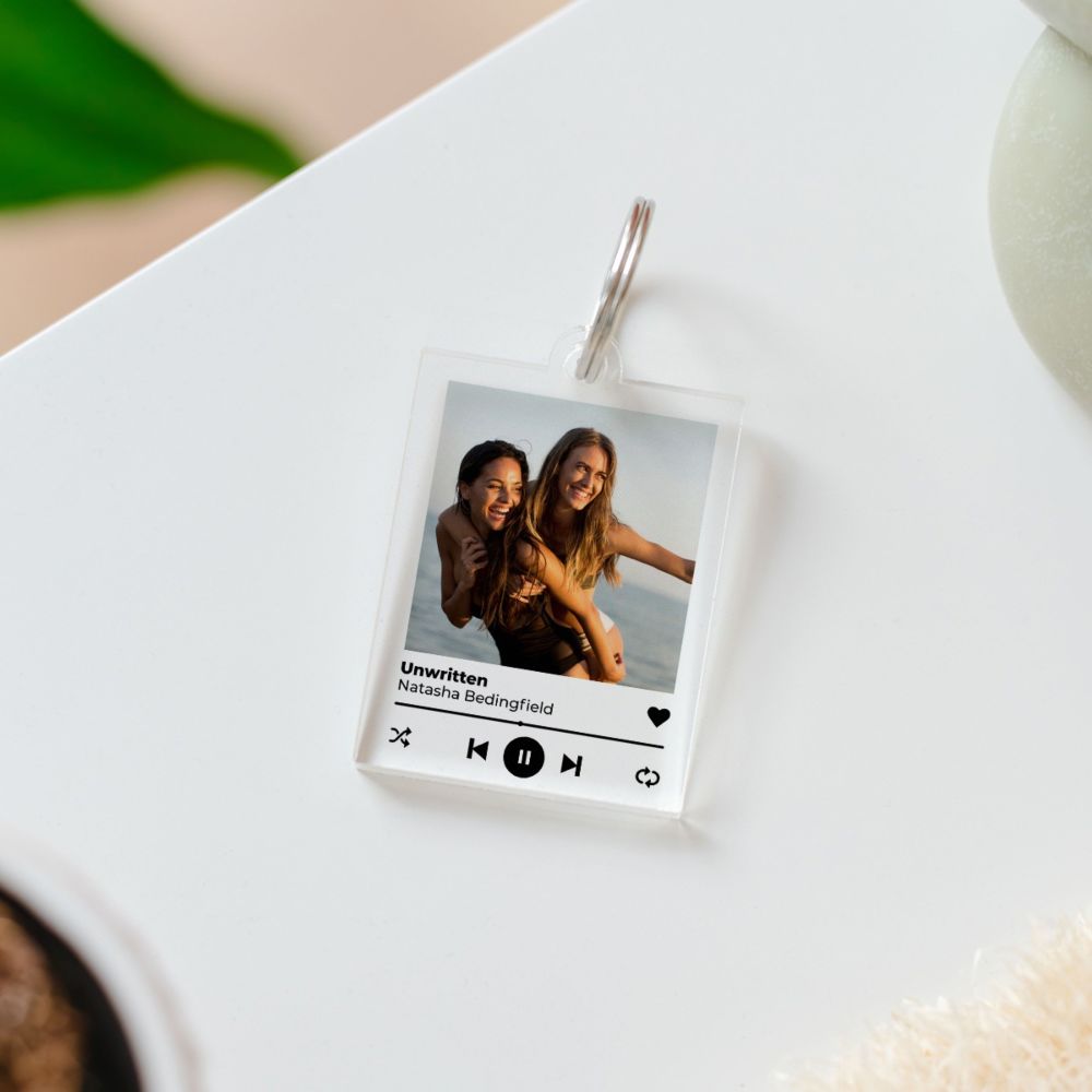 Personalisierbarer Acryl Schlüsselanhänger mit Foto und Song